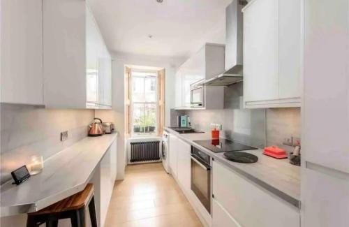 Kitchen, amazing apartments - Avondale Pl by Stockbridge in Stockbridge