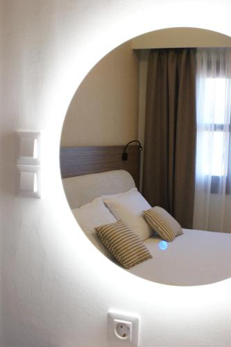 Thelea Mani Thelea Mani