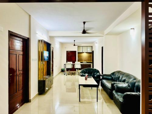 SERENE POND RETREAT KOWDIAR 4bhk apartment