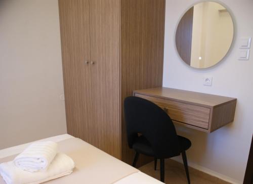 Thelea Mani Thelea Mani