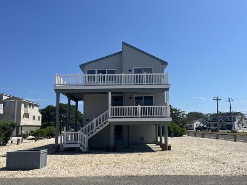 Modern Contemporary With Bayviews in Barnegat Light, USA