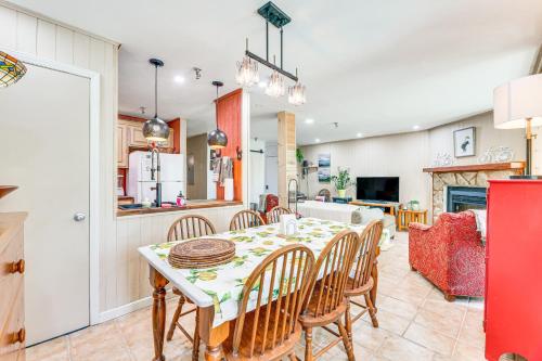Walk to Slopes Snowshoe Condo with Sunroom in Snowshoe, USA