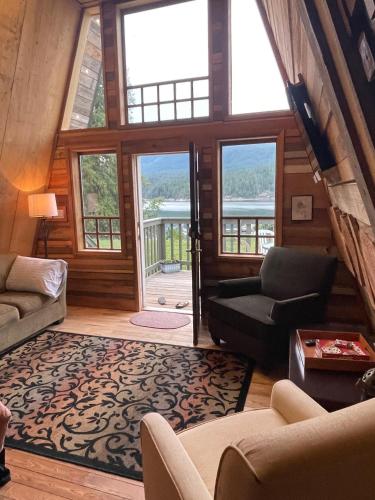 Shannaghs Sweet Escape in Powell River, Canada
