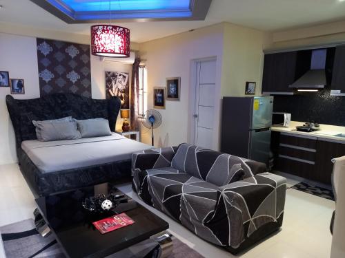 KANDI B11, Poolside, Free Netflix, 250 MBPS, 55 Smart TV, Deluxe King Bed, Fully Equipped Kitchen, Electric is Xtra, Angeles (foto 9)