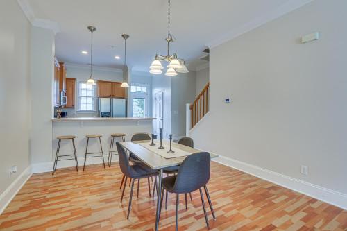 Greensboro Townhome with Fire Pit Less Than 1 Mi to Downtown in Greensboro, USA