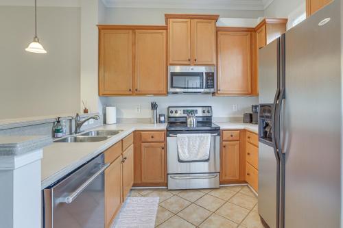 Greensboro Townhome with Fire Pit Less Than 1 Mi to Downtown in Greensboro, USA