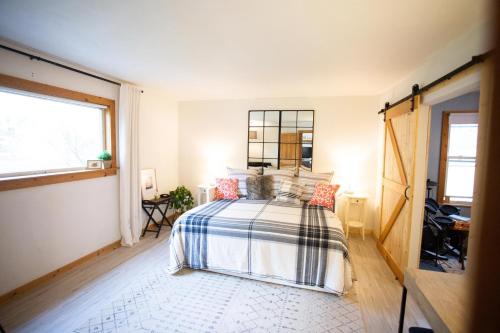Cheerful 3-bedroom cabin with mountain view in East Jewett, USA
