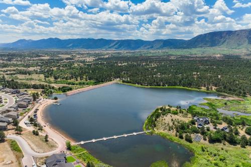 Vista Montana Downtown Monument w BBQ & Fire Pit in Woodmoor (CO)