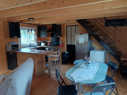 Chalet 50m2 climatisé (Chalet 50m2 climatise) in Montjoyer