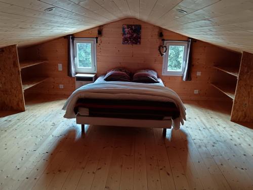 Chalet 50m2 climatisé (Chalet 50m2 climatise) in Montjoyer