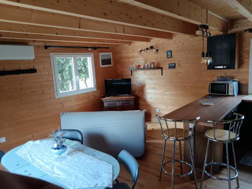Chalet 50m2 climatisé (Chalet 50m2 climatise) in Montjoyer