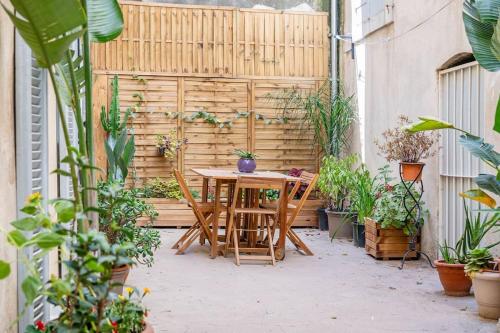 Le Séduisant T2/terrasse, Notre Dame de la Garde, Marseille (photo 4)