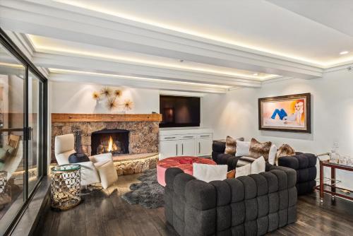 Chateau Eau Claire 9, Newly Renovated Condo with River Views, Hot Tub, Pool, Fitness Center Access Chateau Eau Claire 9, Newly Renovated Condo with River Views, Hot Tub, Pool, Fitness Center Access