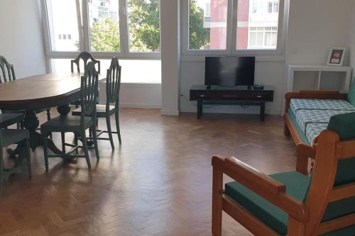 5min walk Subway & 10min drive Airport & Self check-in, Lisabon