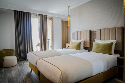 Twin Room image 5