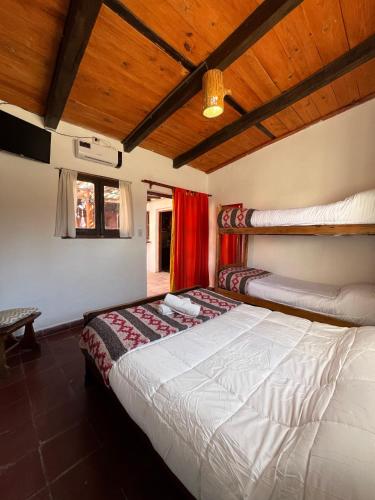 1 double bed, 1 bunk bed