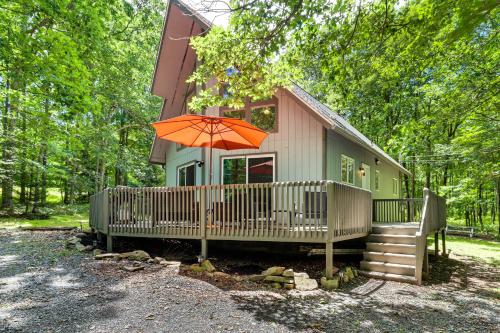 Relaxing Poconos Cabin for Outdoorsy Families - image 3