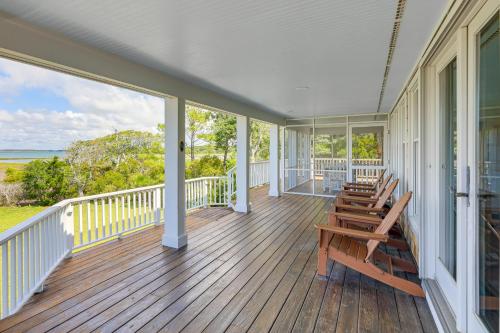 Waterfront Home w/ Screened Porch & Sunsets in Harkers Island (NC)