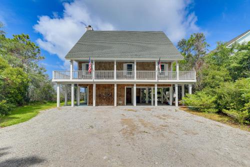Waterfront Home w/ Screened Porch & Sunsets in Harkers Island (NC)