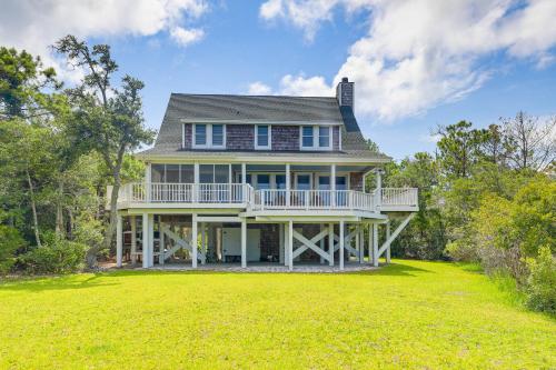 Waterfront Home w/ Screened Porch & Sunsets in Harkers Island (NC)