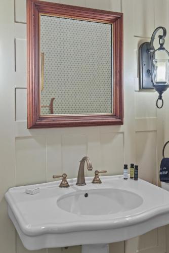 The Foxglove Inn - image 9