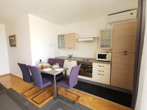 Three-Bedroom Apartment with Balcony and Sea View image 7
