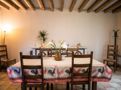 Gîte Saint-Léonard-des-Bois, 4 pièces, 6 personnes - FR-1-410-149 (Maison de campagne familiale aux Alpes mancelles - 3 chambres, cheminee et activites proches - FR-1-) in Fresnay-sur-Sarthe