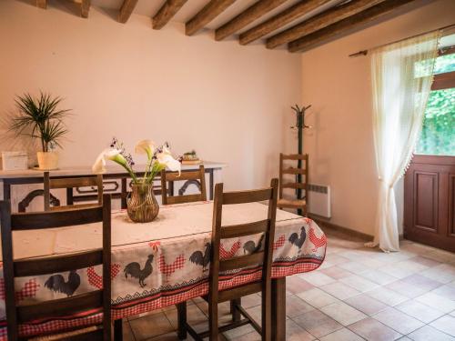 Gîte Saint-Léonard-des-Bois, 4 pièces, 6 personnes - FR-1-410-149 (Maison de campagne familiale aux Alpes mancelles - 3 chambres, cheminee et activites proches - FR-1-) in Fresnay-sur-Sarthe