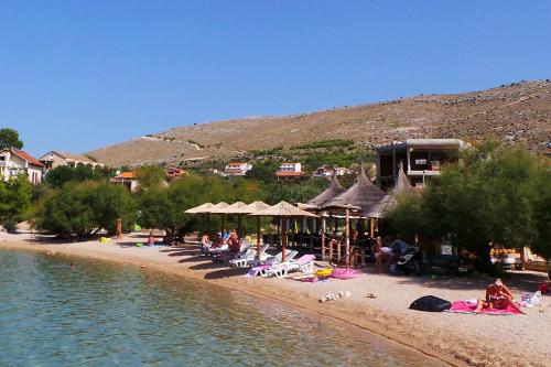 Strand, Apartments with parking space Grebastica, Sibenik - 23339 in Grebaštica