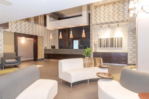 ทางเข้า, Sandman Hotel & Suites Abbotsford near สนามบินนานาชาติแอบบอตส์ฟอร์ด