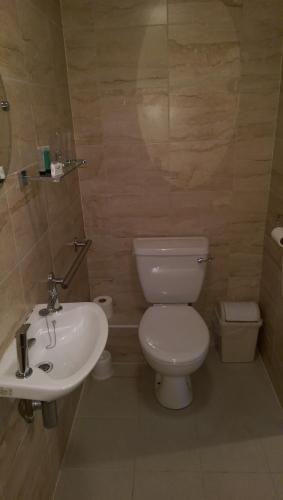 Chevin End Guest House - image 13