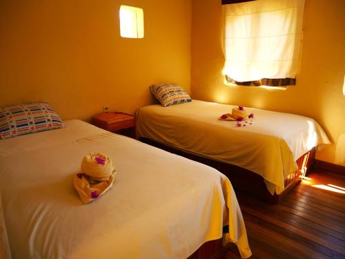 3 twin beds