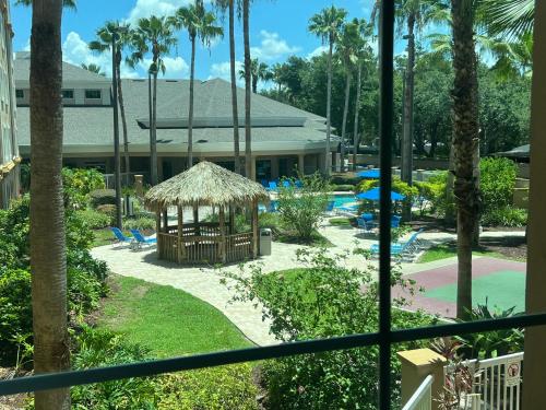Disney Free Shuttle 2 Queen Beds - image 5
