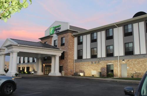 Holiday Inn Express & Suites Greenfield by IHG