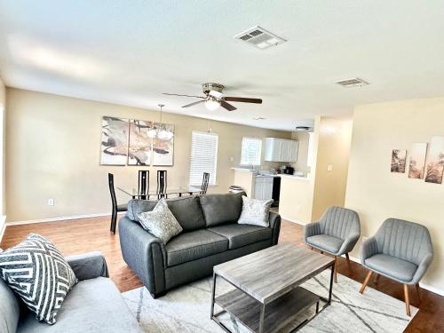 Nice Cozy Home w/Lake access in Garland, USA