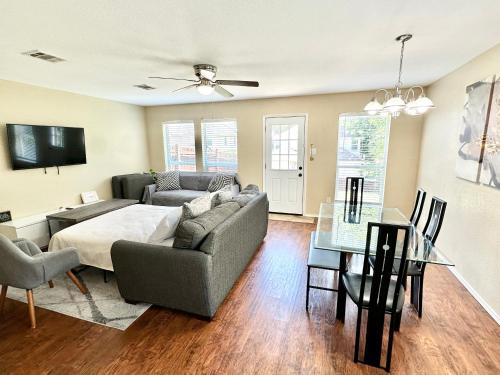Nice Cozy Home w/Lake access in Garland, USA