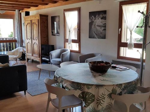 Apartment room in Les Gets : Triplex 5 pièces pour 8 pers proche télésiège navette balcon ski/vélo - FR-1-802-1