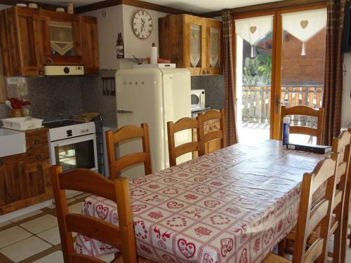 Location Les Gets : Spacieux 4 pièces pour 9 pers, proche centre, parking privé, terrasse ensoleillée - FR-1-802-33 - Location saisonnière - Les Gets