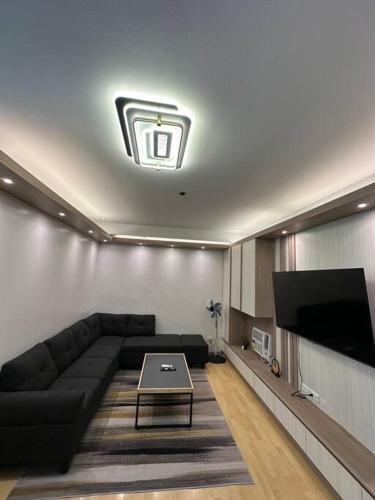 Spacious 2-bedroom Corner Unit across Shangri-La, Manila