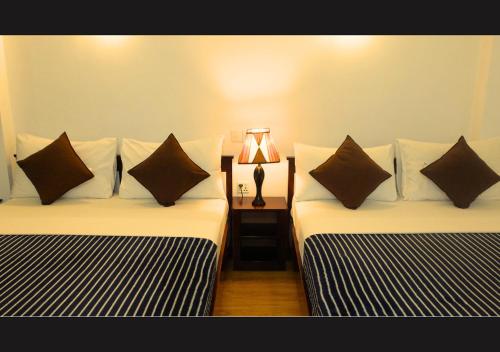 2 queen beds