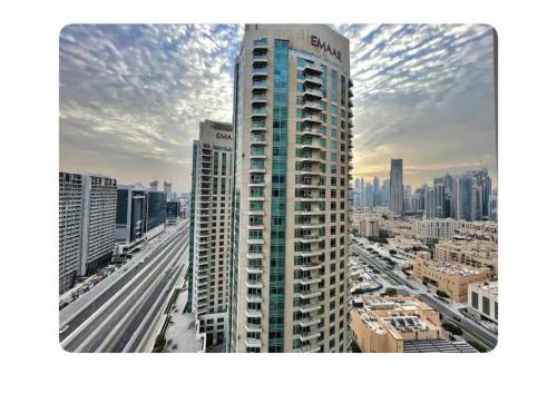 Amazing studio 3 minutes to Dubai mall - image 3