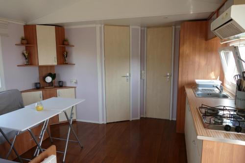 virtuve, La lodge de l'étoile du berger (La lodge de l'etoile du berger) in Cenves