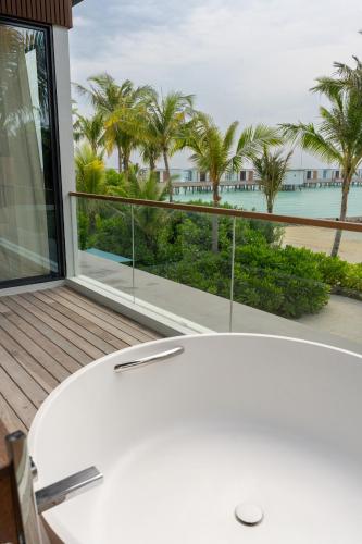 Two-Bedroom Lagoon Beach Pool Loft with One King Bed and Two Single Beds image 10