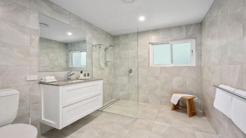Zephyr on Sapphire - Stunning private property on absolute beachfront, Sapphire Beach (photo 5)