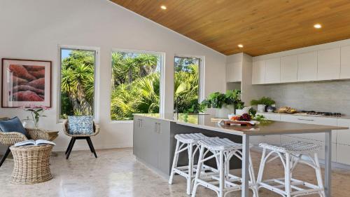 Zephyr on Sapphire - Stunning private property on absolute beachfront, Sapphire Beach (photo 7)