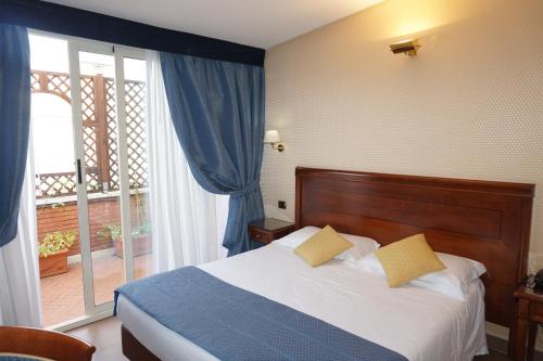 Hotel Montecarlo - image 10