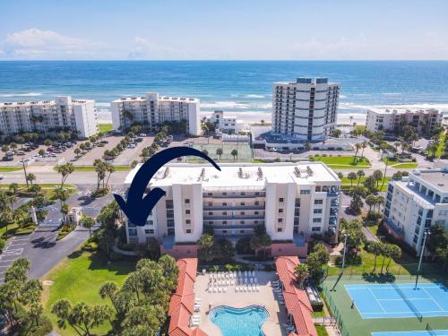 Ocean View Next to Pool and Amenities Corner Unit 3 Balconies OW20-201 in New Smyrna Beach, USA