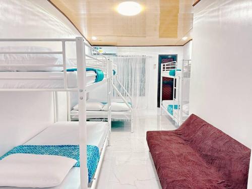 Maddox Homestay Fully airconditioned in Consolacion