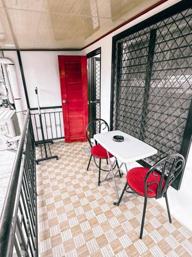 Maddox Homestay Fully airconditioned in Consolacion