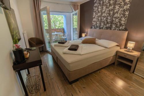 1 queen bed